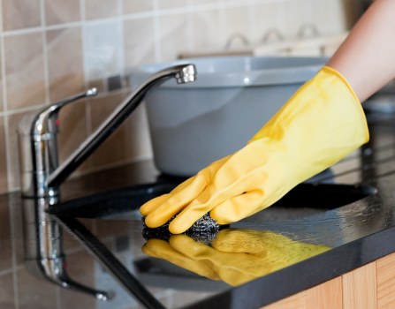 Deep cleaning a kitchen as part of end of tenancy cleaning